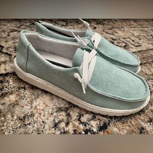 Casual Men's Slip-On Canvas Shoes in Light Mint